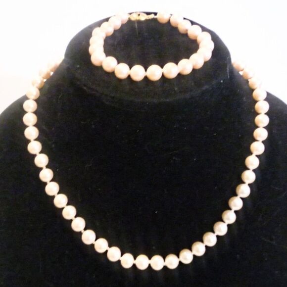 Monet Hand Knotted Cream Faux Pearl Necklace Bracelet Demi Set - Picture 1 of 4